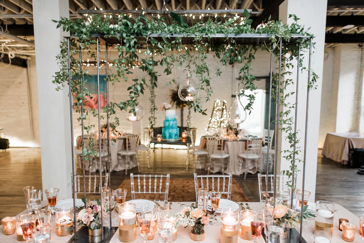 Свадьба бохо цветочная декорация зала