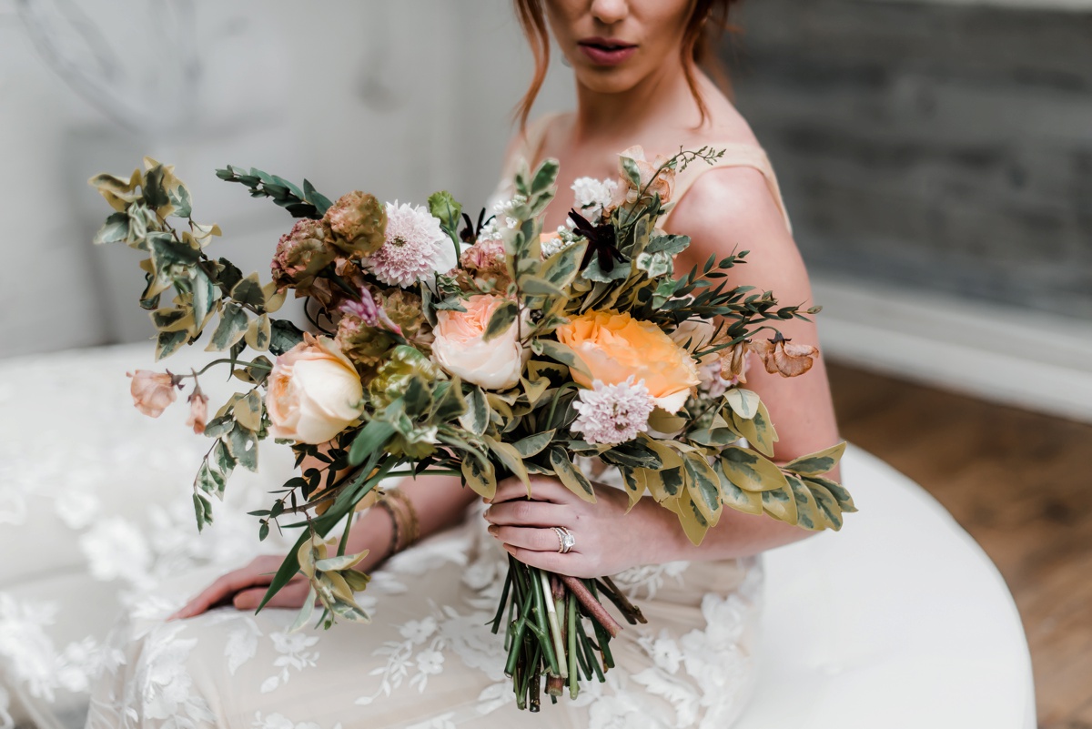 Свадьба бохо букет цветов в руках невесты