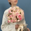 5 кустовых розовых роз Динара 40 см