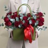 Красная композиция с розами в большой сумочке MIX