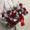 Красная композиция с розами в большой сумочке MIX