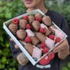 Клубника и бананы в шоколаде с малиной