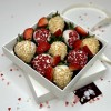 Клубника в шоколаде малина и вафельная крошка 9 шт