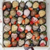 Клубника в шоколаде ядерный микс с нарезкой 36 ягод