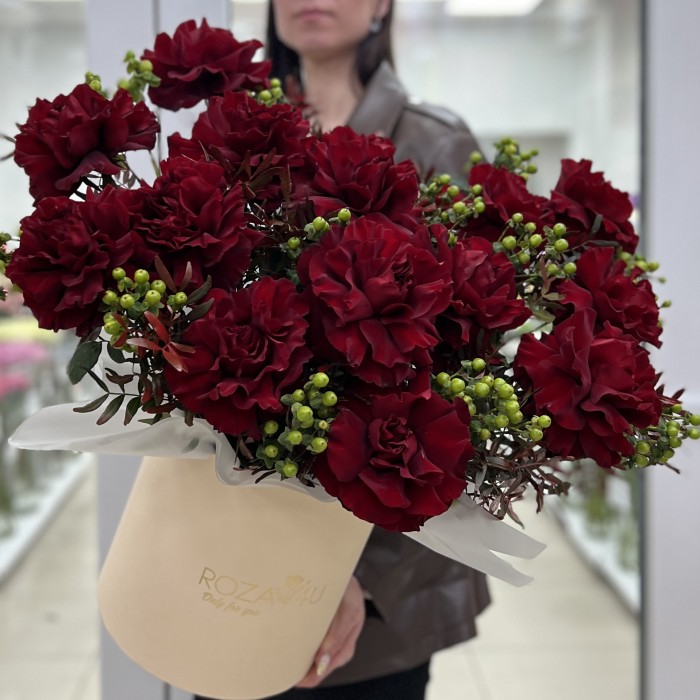 15 пышных роз Хартс в коробке