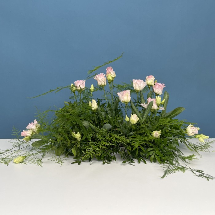 Настольная композиция Первые цветы