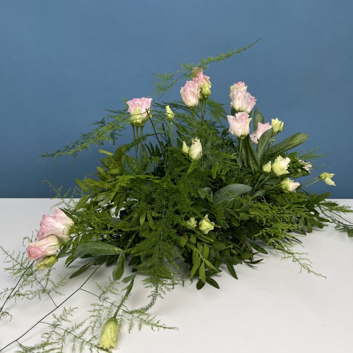 Настольная композиция Первые цветы