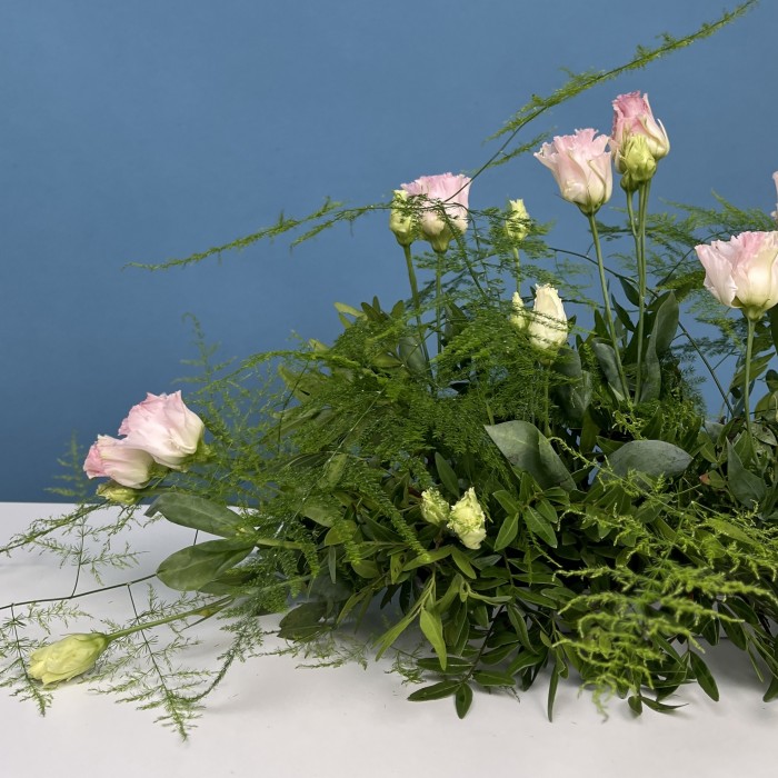 Настольная композиция Первые цветы