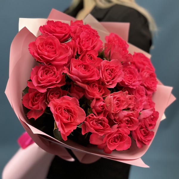 11 кустовых роз Белла Линда Цериз 60 см