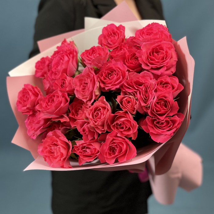 11 кустовых роз Белла Линда Цериз 60 см