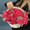 15 кустовых розовых роз Белла Линда Цериз в корзине