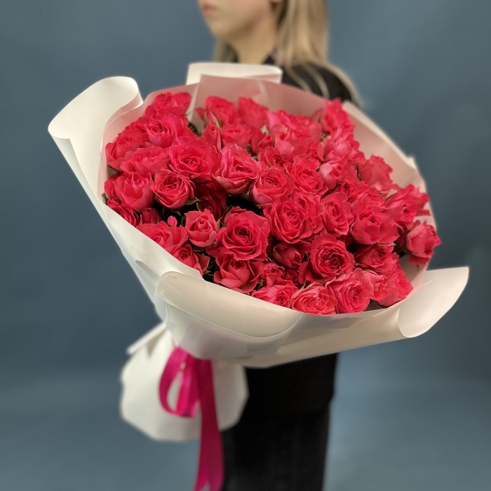 25 кустовых роз Белла Линда Цериз 60 см