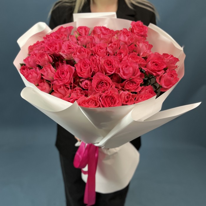 25 кустовых роз Белла Линда Цериз 60 см