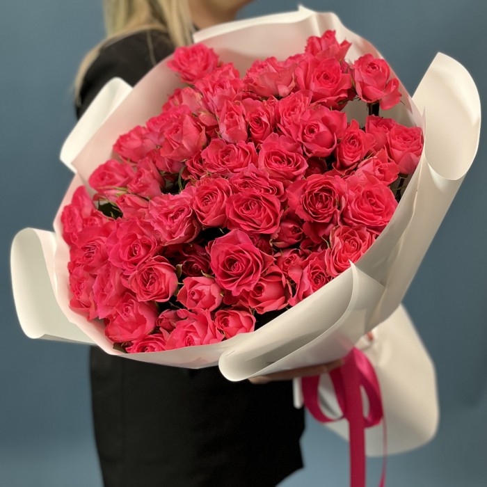 25 кустовых роз Белла Линда Цериз 60 см