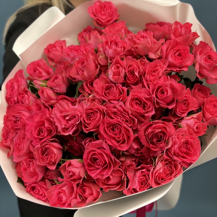 25 кустовых роз Белла Линда Цериз 60 см