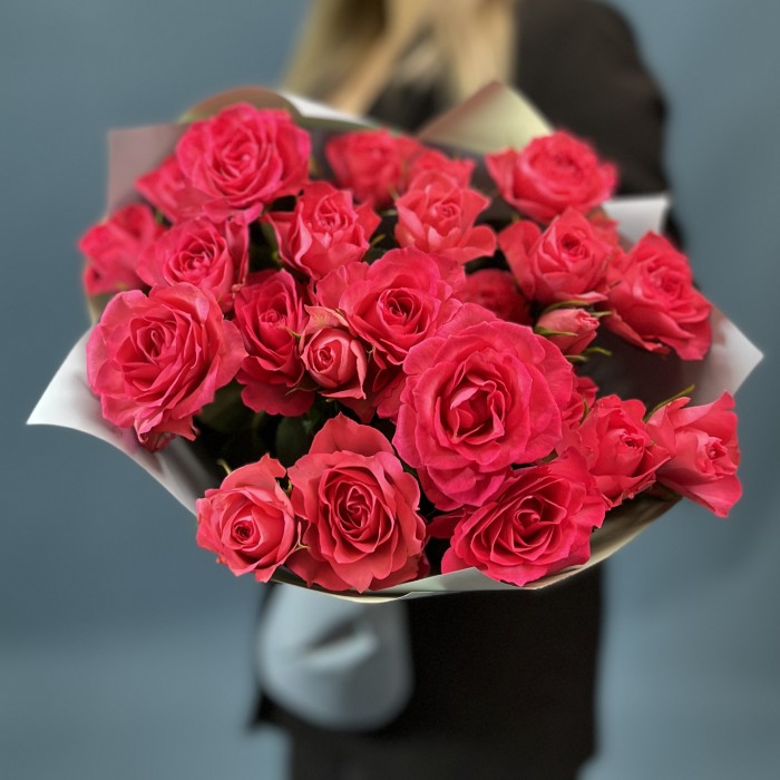 7 кустовых роз Белла Линда Цериз 60 см