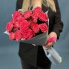 7 кустовых роз Белла Линда Цериз 60 см