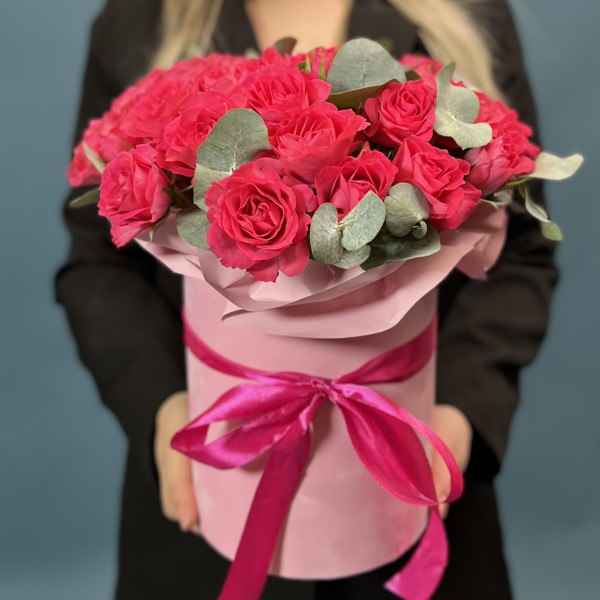 9 розовых кустовых роз Белла Линда Цериз в коробке