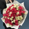 Микс из 25 кустовых малиновых и белых роз