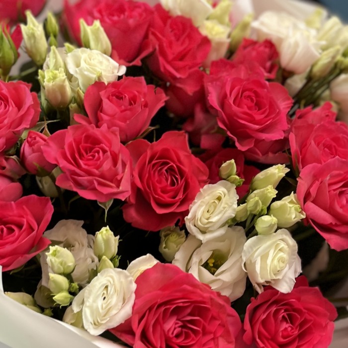 Сборный букет Белла Линда с эустомой