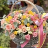 35 нежных кустовых и пионовидных роз в корзине MIX
