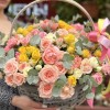 35 нежных кустовых и пионовидных роз в корзине MIX