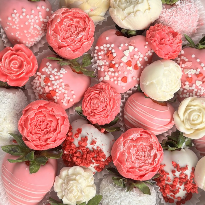 Клубника в шоколаде цветущий сад 16 ягод