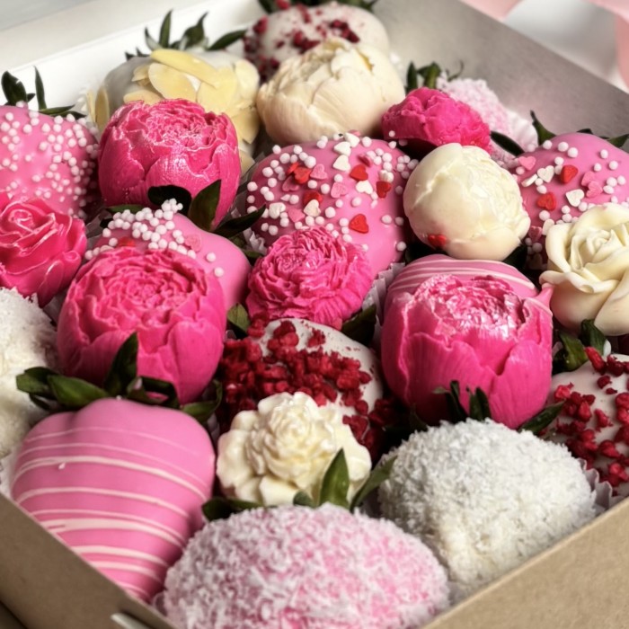 Клубника в шоколаде цветущий сад 16 ягод