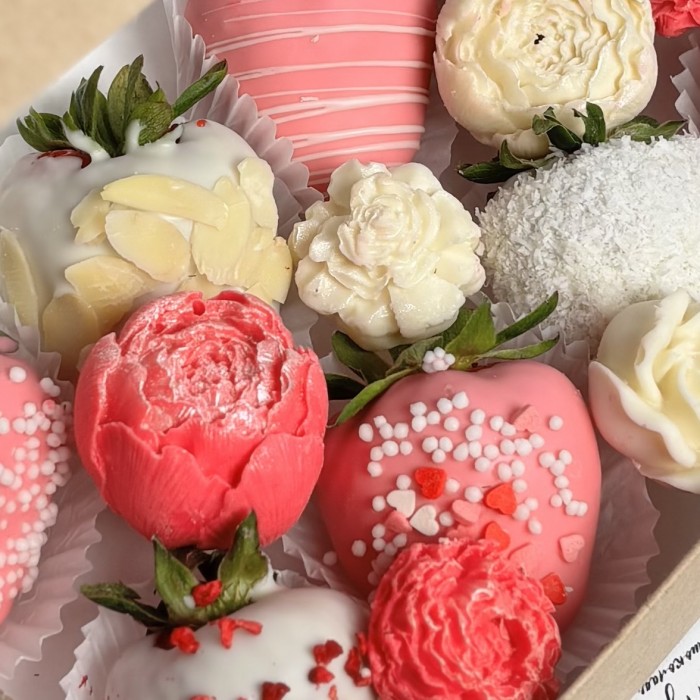 Клубника в шоколаде цветущий сад 8 ягод