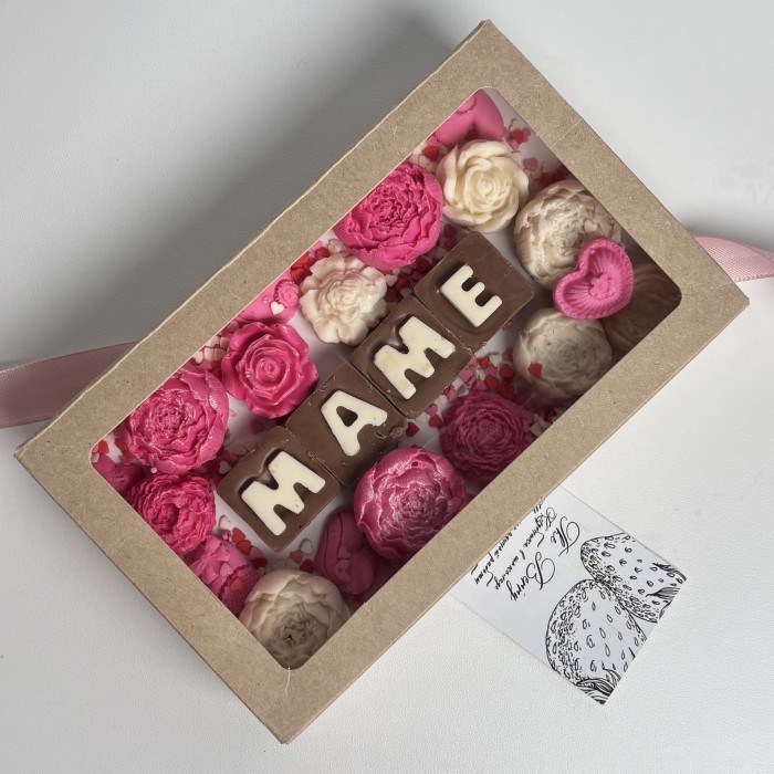 Набор розовых пионов из шоколада для мамы