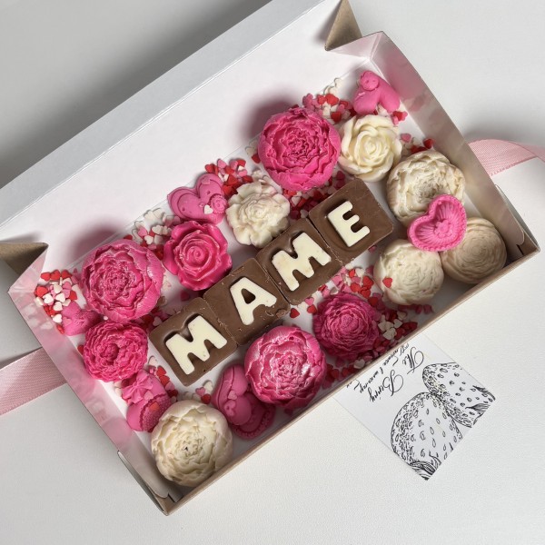 Набор розовых пионов из шоколада для мамы