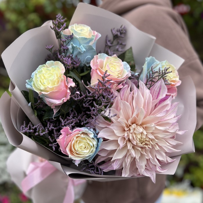 Букет девушке на день рождения