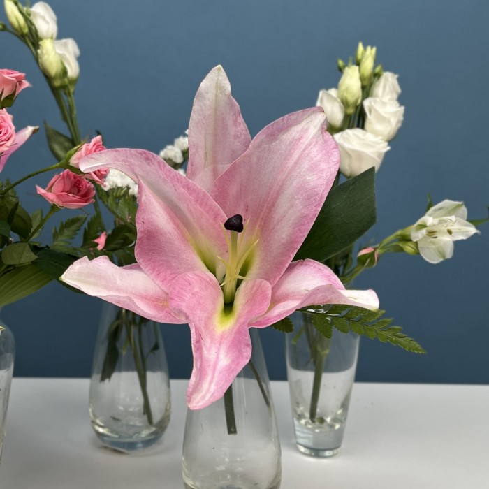 Настольная композиция из семи ваз Аромат лета