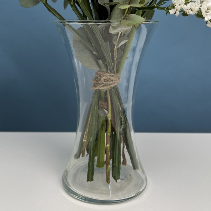 Интерьерный букет с белыми Ранункулюсами в вазе