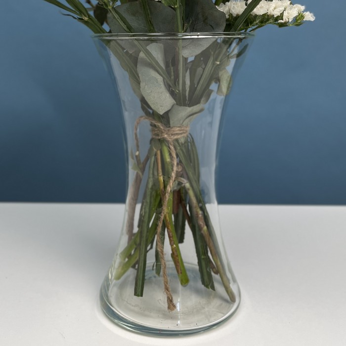 Интерьерный букет с красными Ранункулюсами в вазе