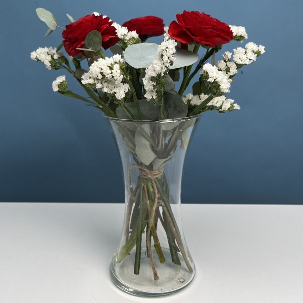 Интерьерный букет с красными Ранункулюсами в вазе