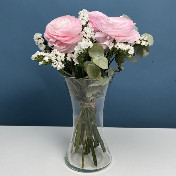 Интерьерный букет с розовыми Ранункулюсами в вазе
