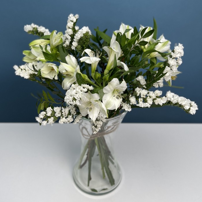 Интерьерный нежный букет в вазе