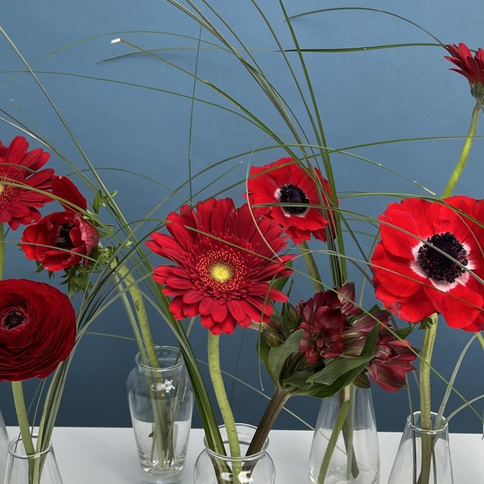 Настольная композиция из семи ваз Алая свадьба