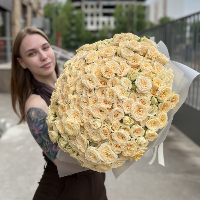 101 кустовая кремовая роза Аксана 40 см