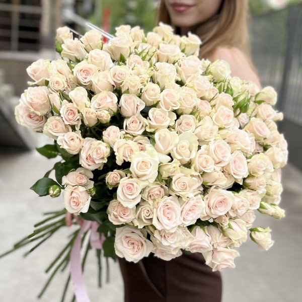 25 ароматных кустовых роз Роял Порцелина 60 см