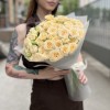 25 кремовых кустовых роз Аксана 50 см