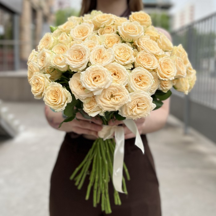 Кустовая кремовая роза Аксана 40 см