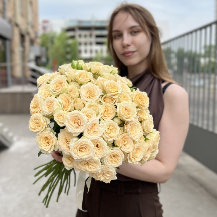 Кустовая кремовая роза Аксана 40 см