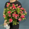 5 кустовых бело-малиновых роз Файрворкс 60 см