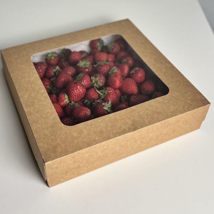 Клубника в коробке 1500гр