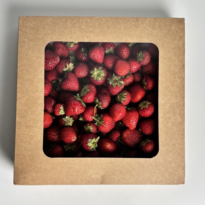 Клубника в коробке 1500гр