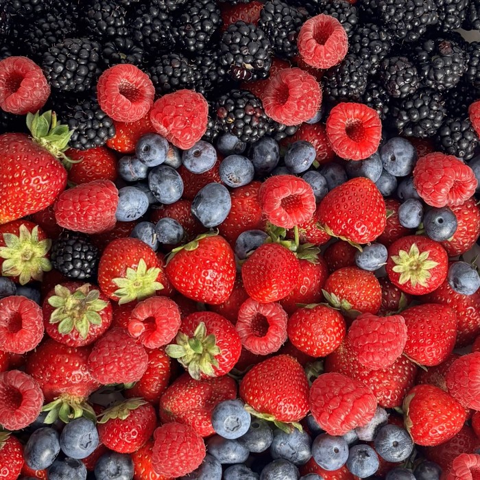 Мега коробка с ягодами сочный микс 1500гр