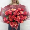 25 ярких роз Боргат с эвкалиптом