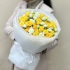 Микс из 25 кустовых желтых и белых роз